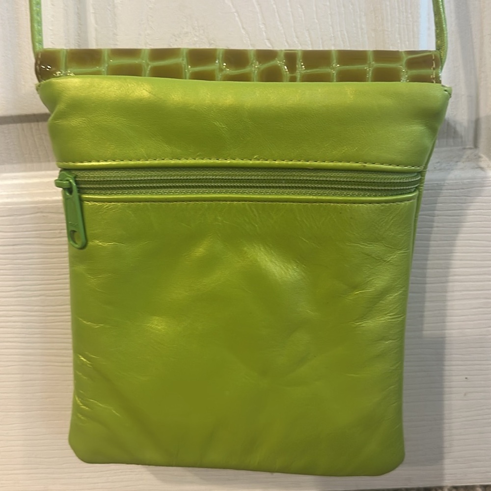 Gtg Neon Green Genuine Leather embossed Crocodile Pattern Crossbody Bag - Picture 4 of 7